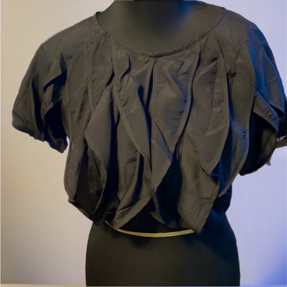 Ya black caplet top